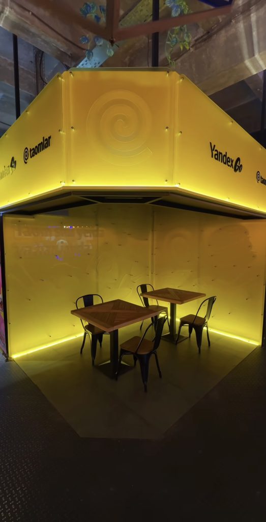 Брендирование пространств для TM «Yandex» в FoodMall