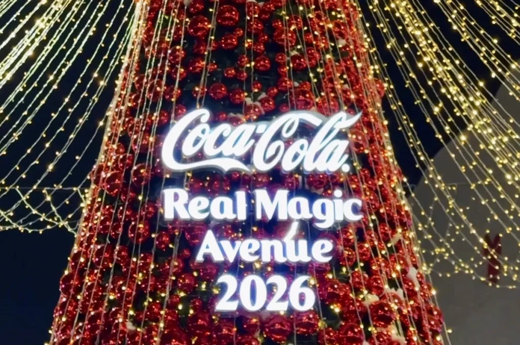 Новогоднее брендирование пространств для TM «Coca-Cola»