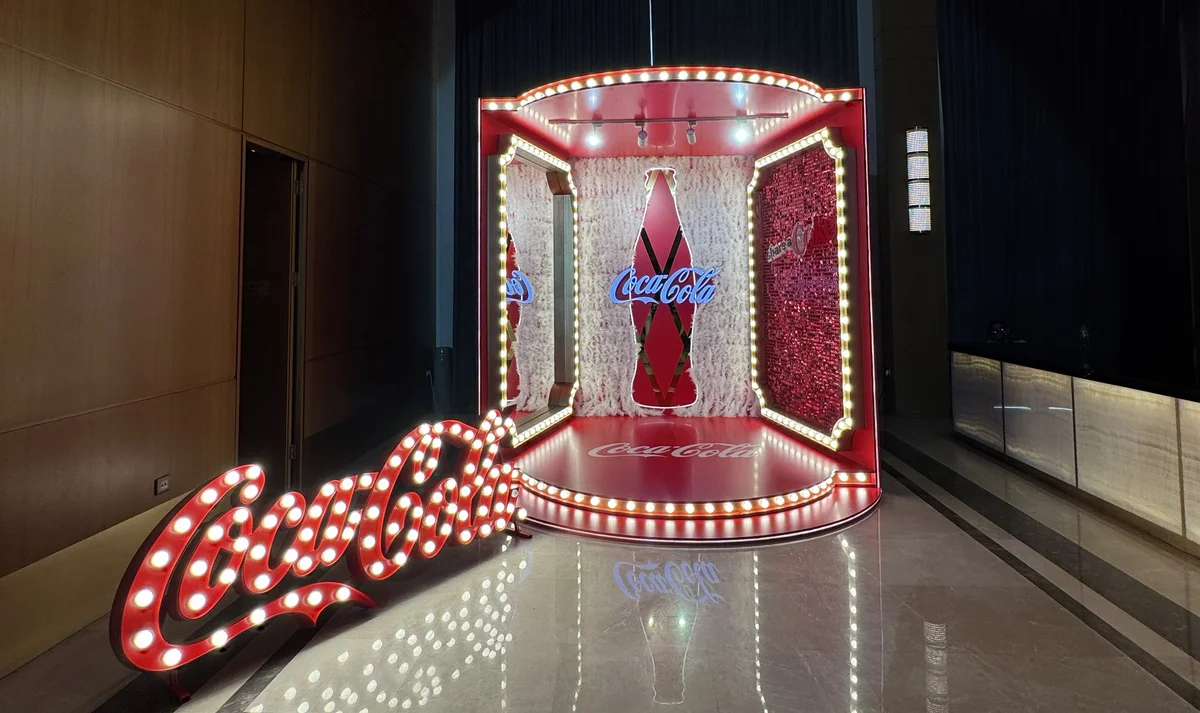 Имиджевая инсталляция для TM «Coca-Cola» в Hyatt Regency