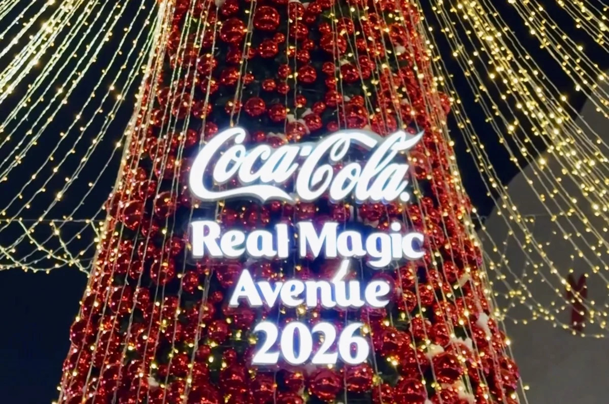 Новогоднее брендирование пространств для TM «Coca-Cola»