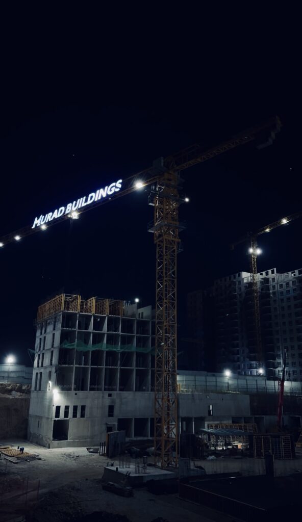 Объемные буквы на башенные краны TM «Murad Buildings» и «NRG»