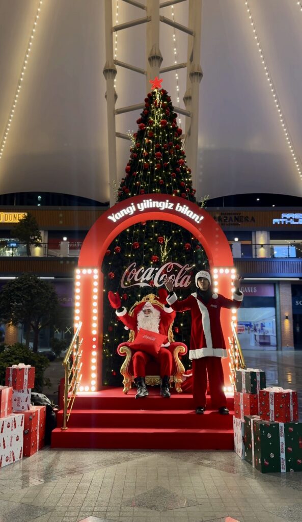 Новогоднее брендирование пространств для TM «Coca-Cola»