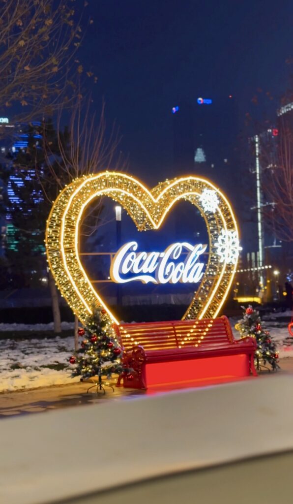 Новогоднее брендирование пространств для TM «Coca-Cola»