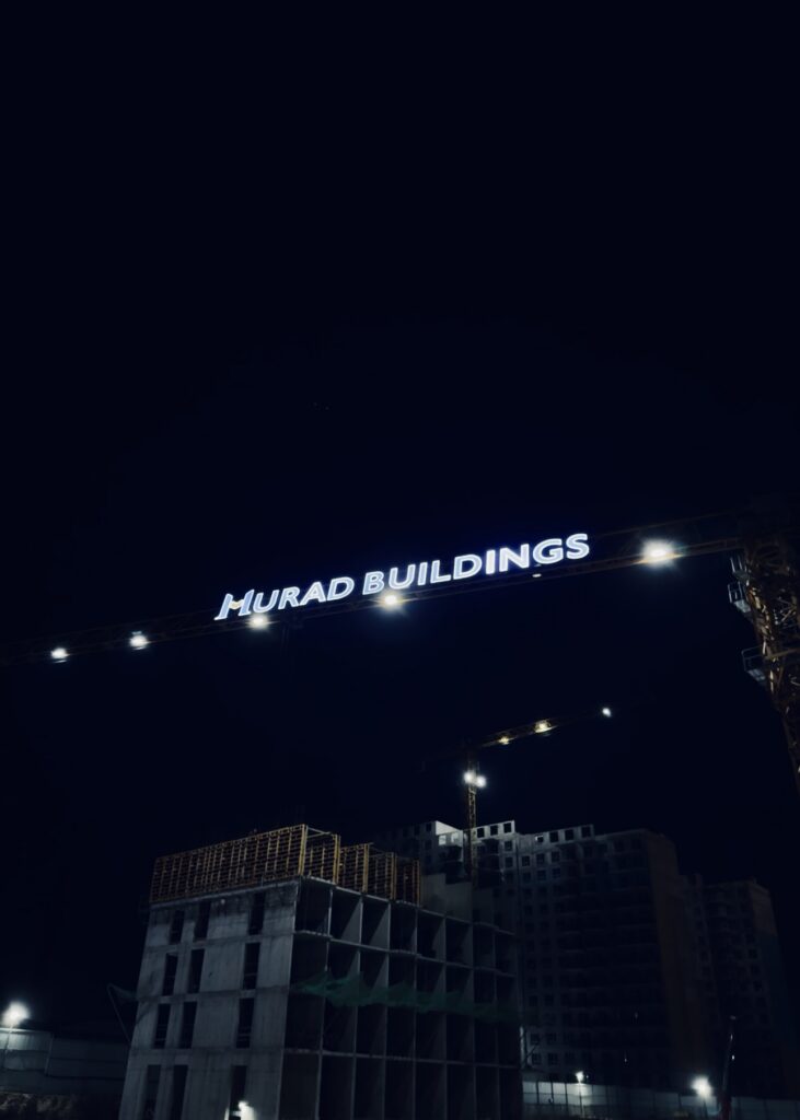 Объемные буквы на башенные краны TM «Murad Buildings» и «NRG»